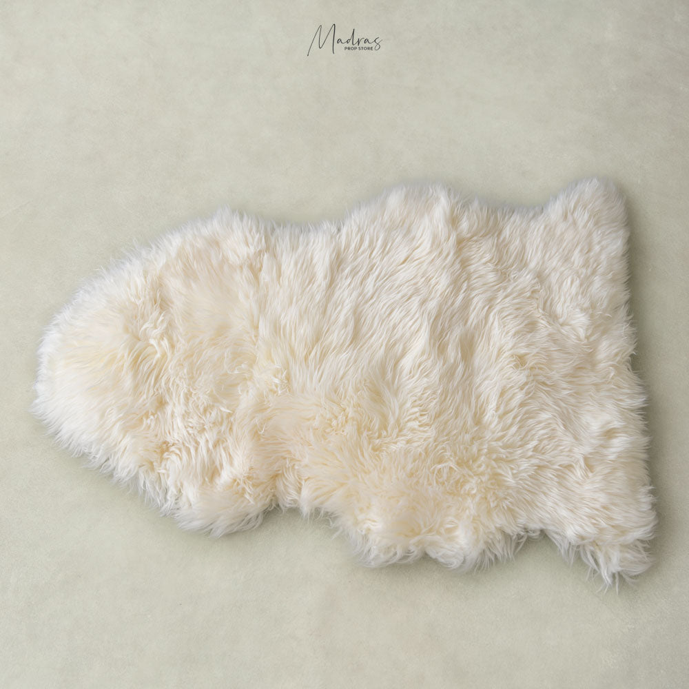 Lifestyle Fur Mat : Baby Props