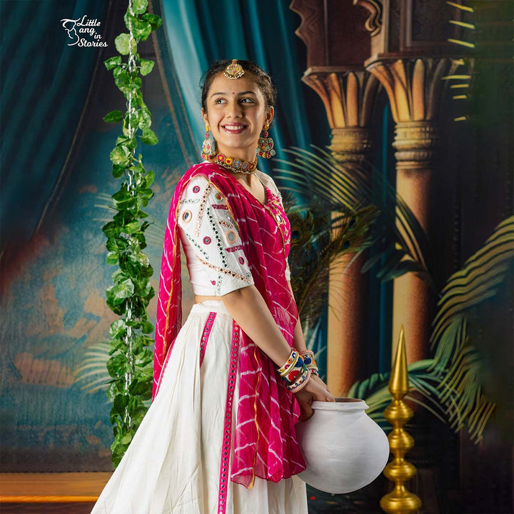 Mayura Mahal : Maternity Backdrops