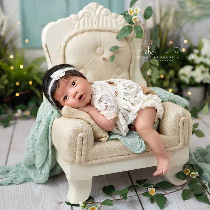 King Sofa : Baby Props
