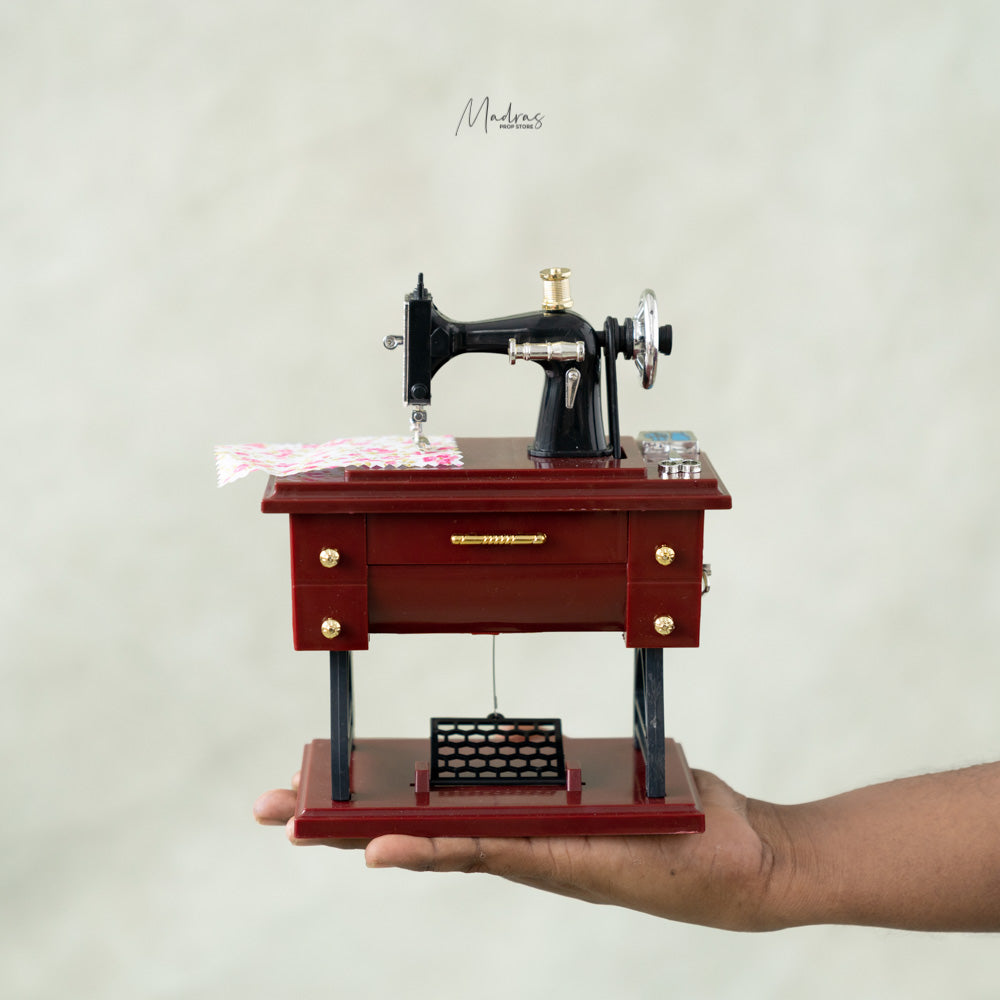 Sewing Machine : Baby Props
