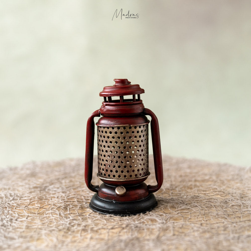 Vintage lantern : Baby props