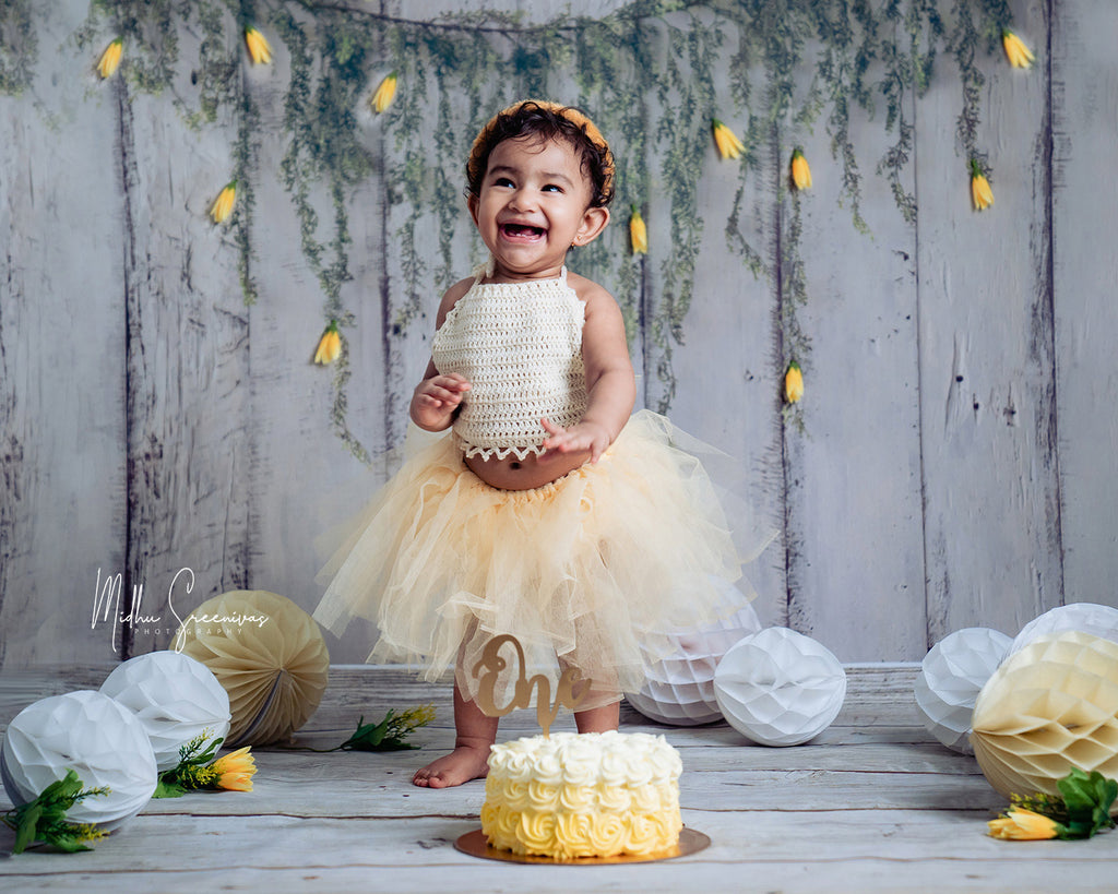 Vintage Cream Wood with Garland - Baby Printed Backdrop