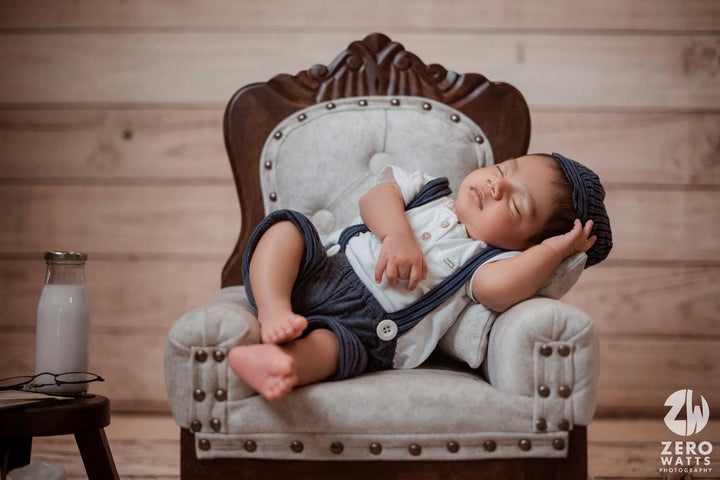 King Sofa : Baby Props