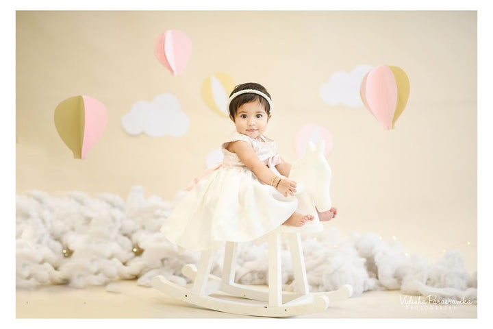 Tiny Horse Bench ( Shipping Extra) : Baby Props