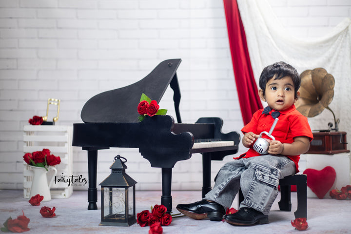 Baby Grand Piano With Chair : Baby Props