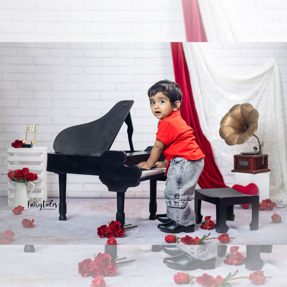 Baby Grand Piano With Chair : Baby Props