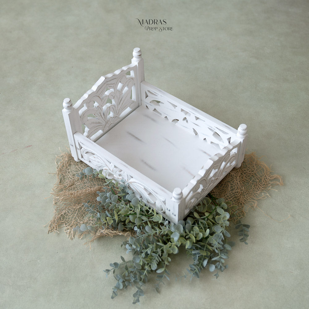 Carving Bed : Baby Props