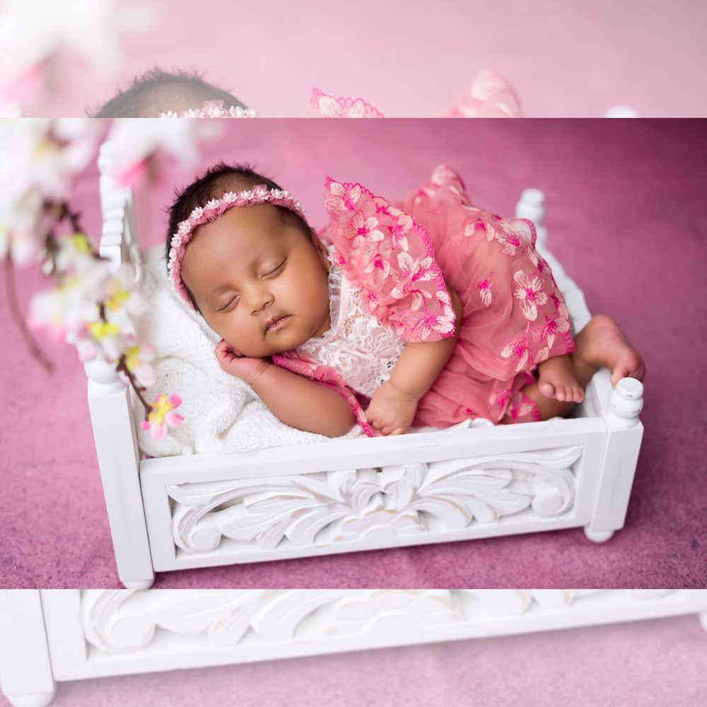 Carving Bed : Baby Props