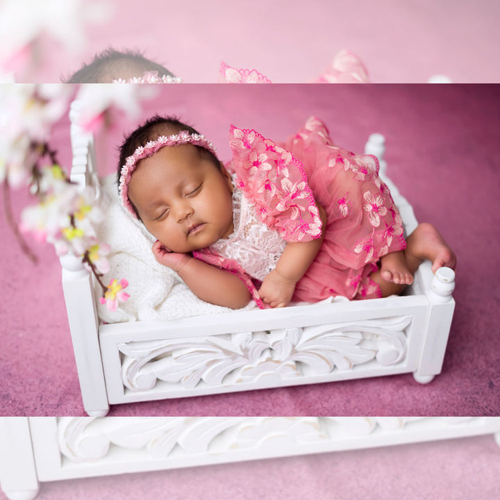 Carving Bed : Baby Props