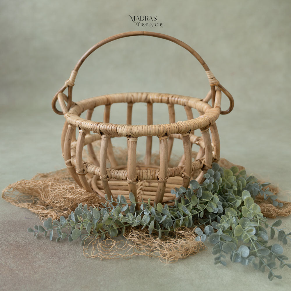 Cuddle Basket : Baby Props