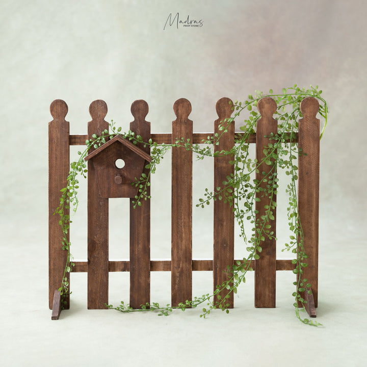 2 in 1 Fence with a tree-house : Baby Props