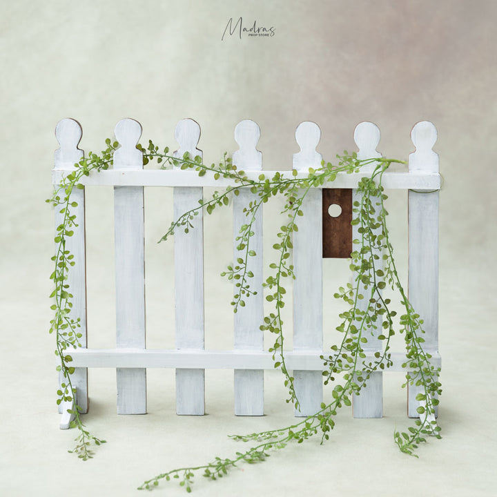 2 in 1 Fence with a tree-house : Baby Props