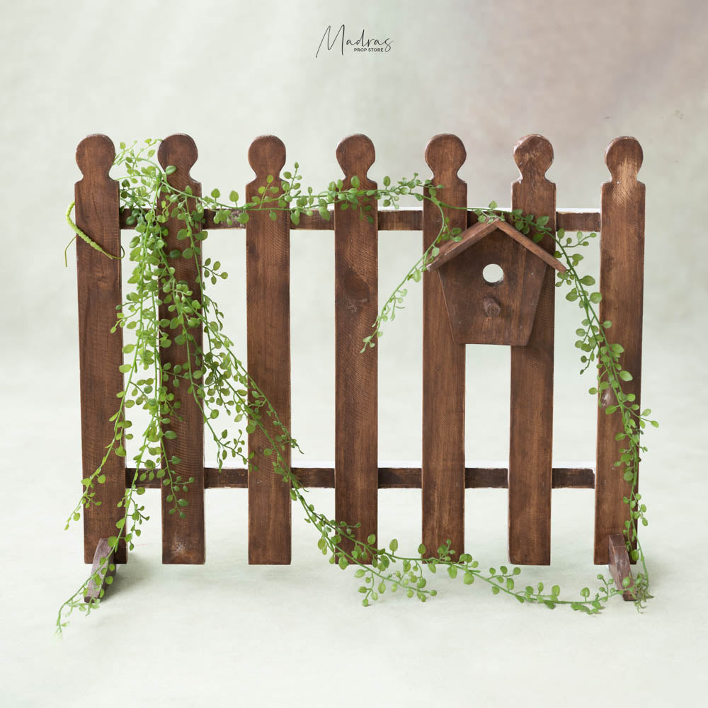 2 in 1 Fence with a tree-house : Baby Props