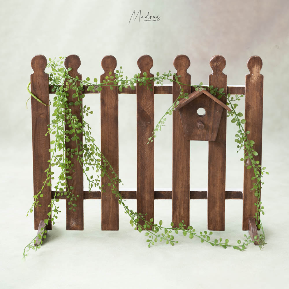 2 in 1 Fence with a tree-house -Baby Props