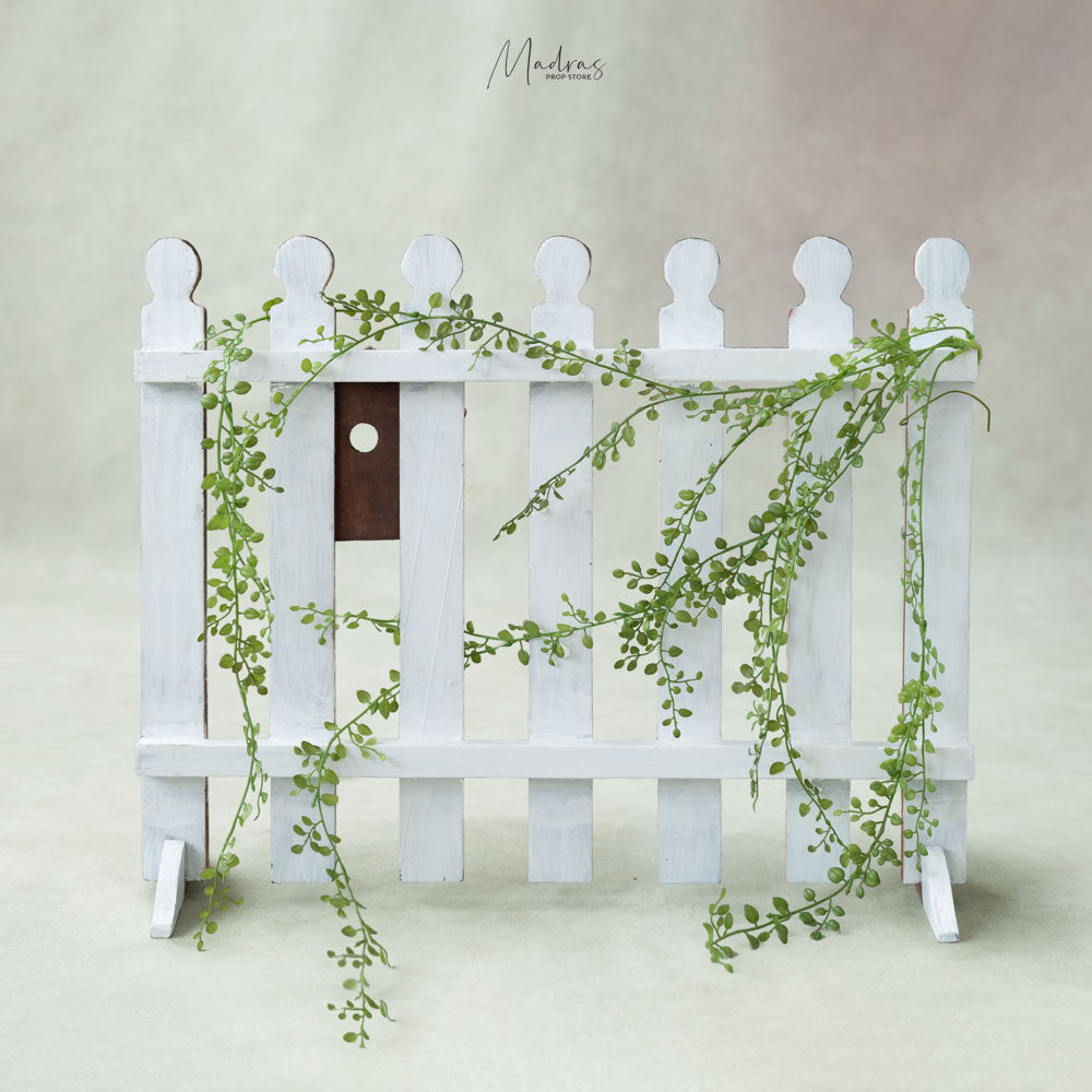 2 in 1 Fence with a tree-house -Baby Props