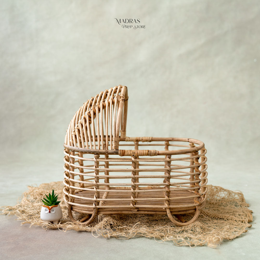 Rattan Crib : Baby Props