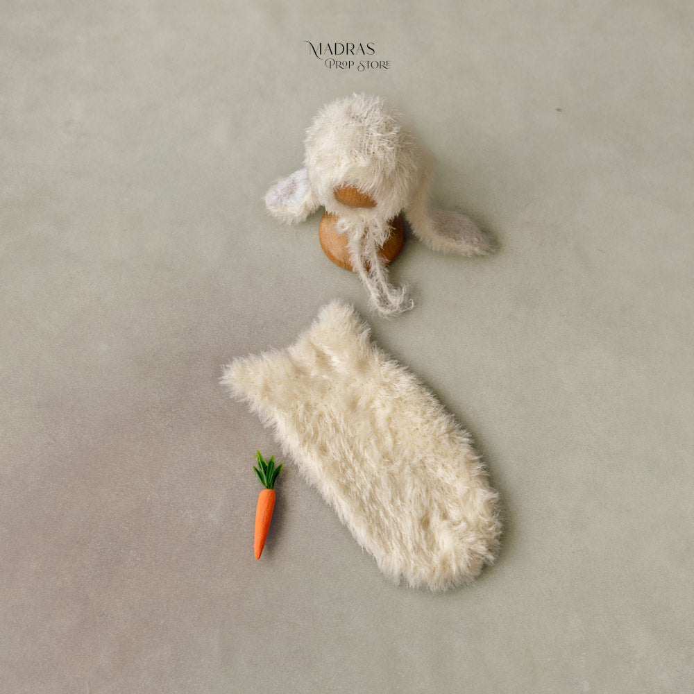 Woolen Outfit With Carrot : Baby Props