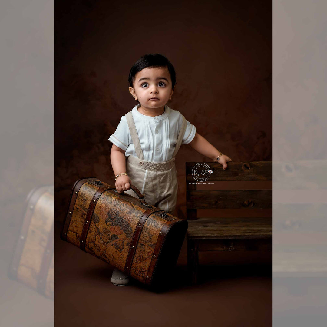 Vintage Trunk : Baby Props