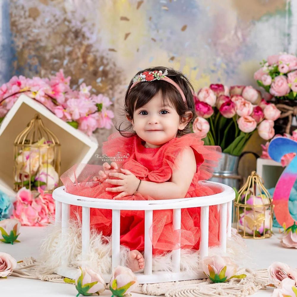 Oval Crib : Baby Props