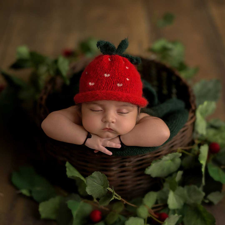 Strawberry cap | Newborn : Baby Props
