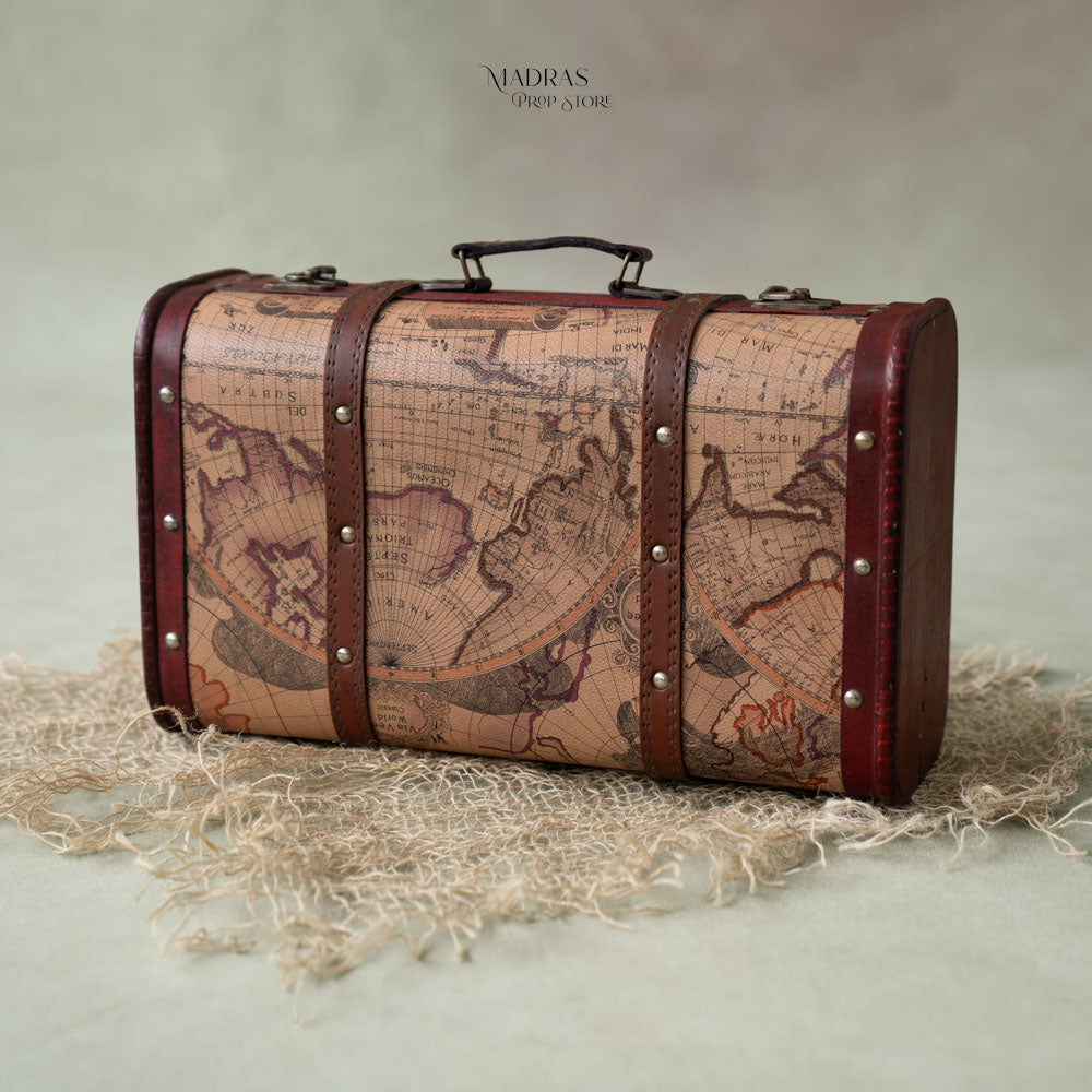 Vintage Trunk : Baby Props