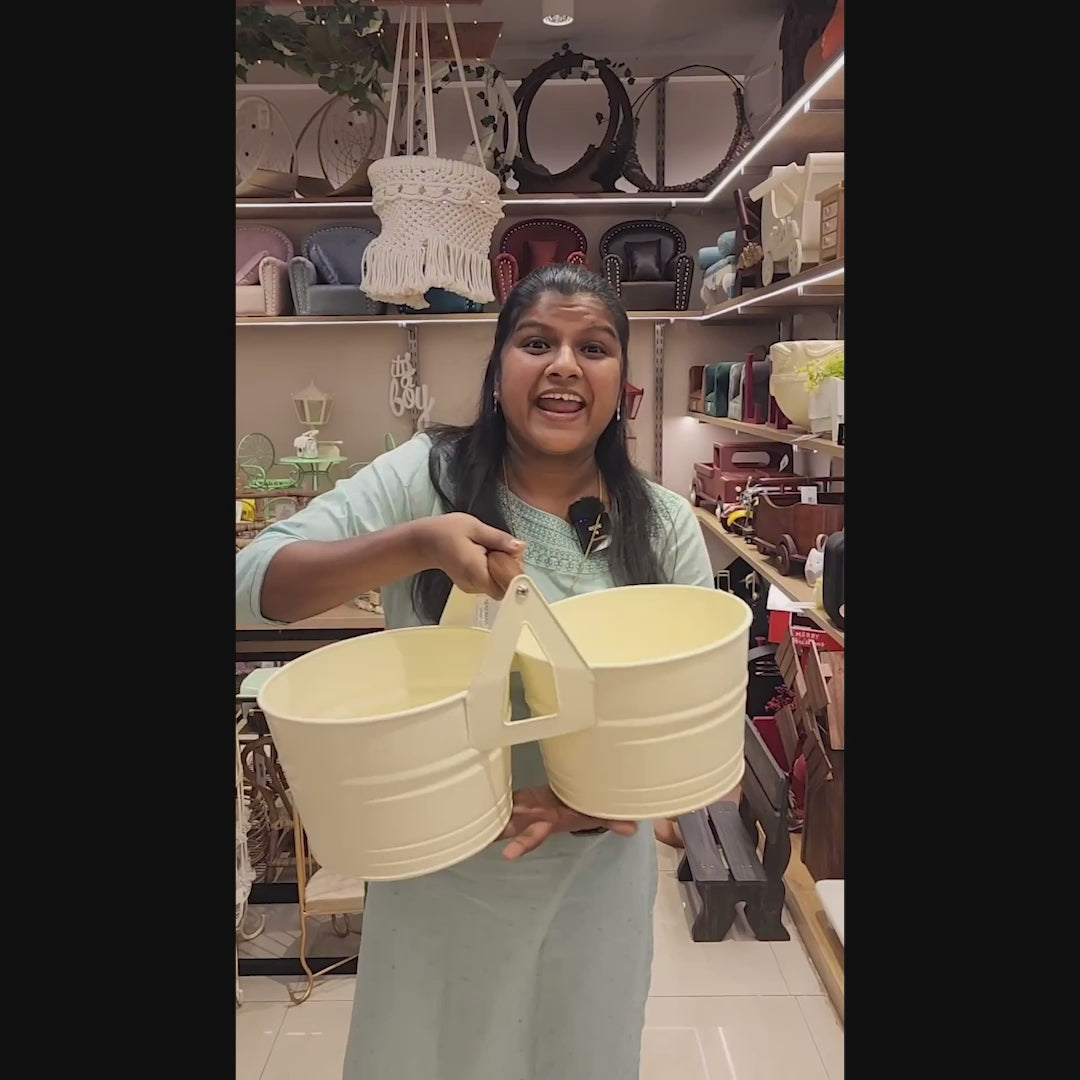 Newborn Twins Bucket : Baby Props