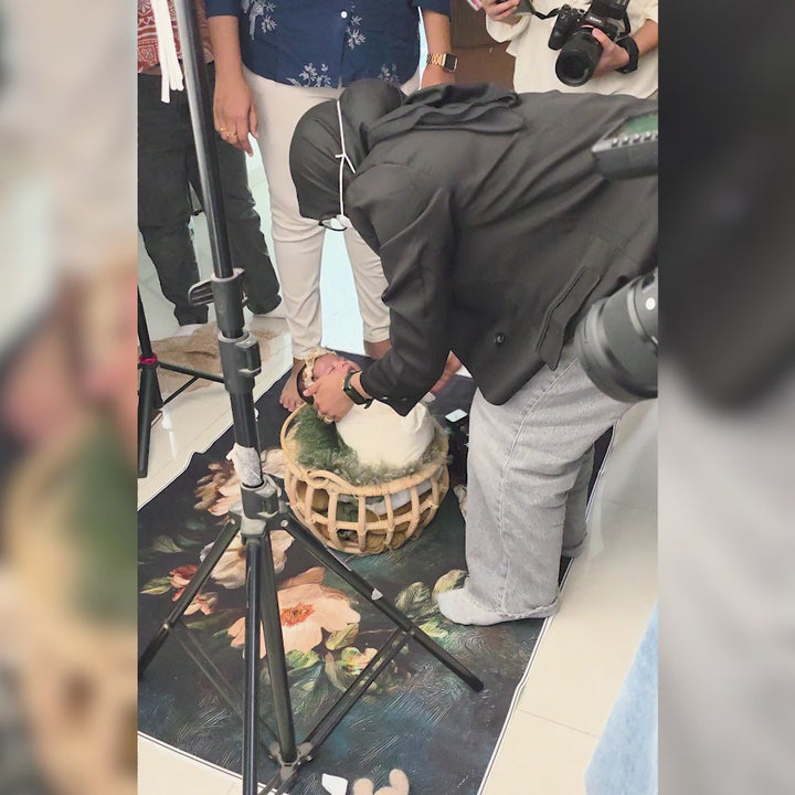 Cuddle Basket : Baby Props