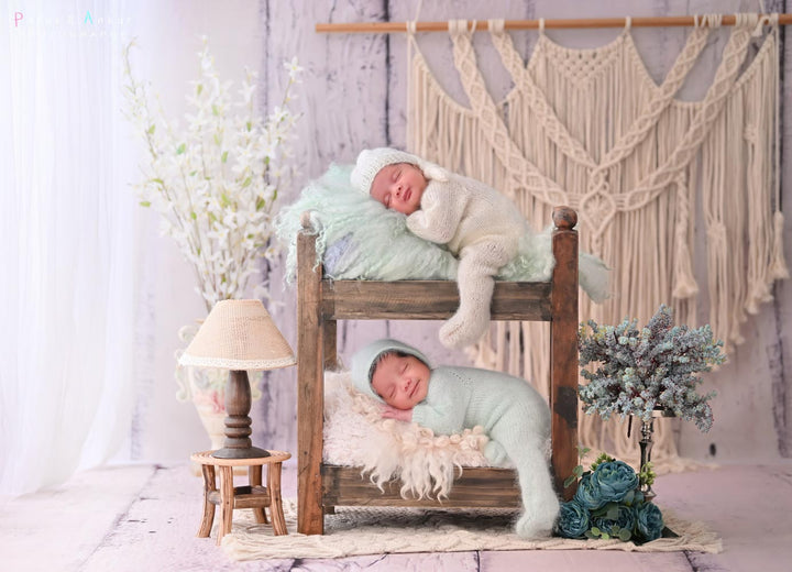 Newborn Twins Bed : Baby Props