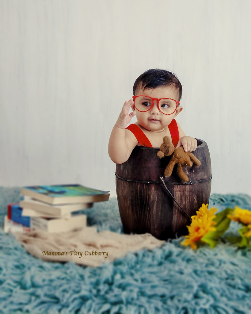 Vintage Wooden Bucket : Baby Props