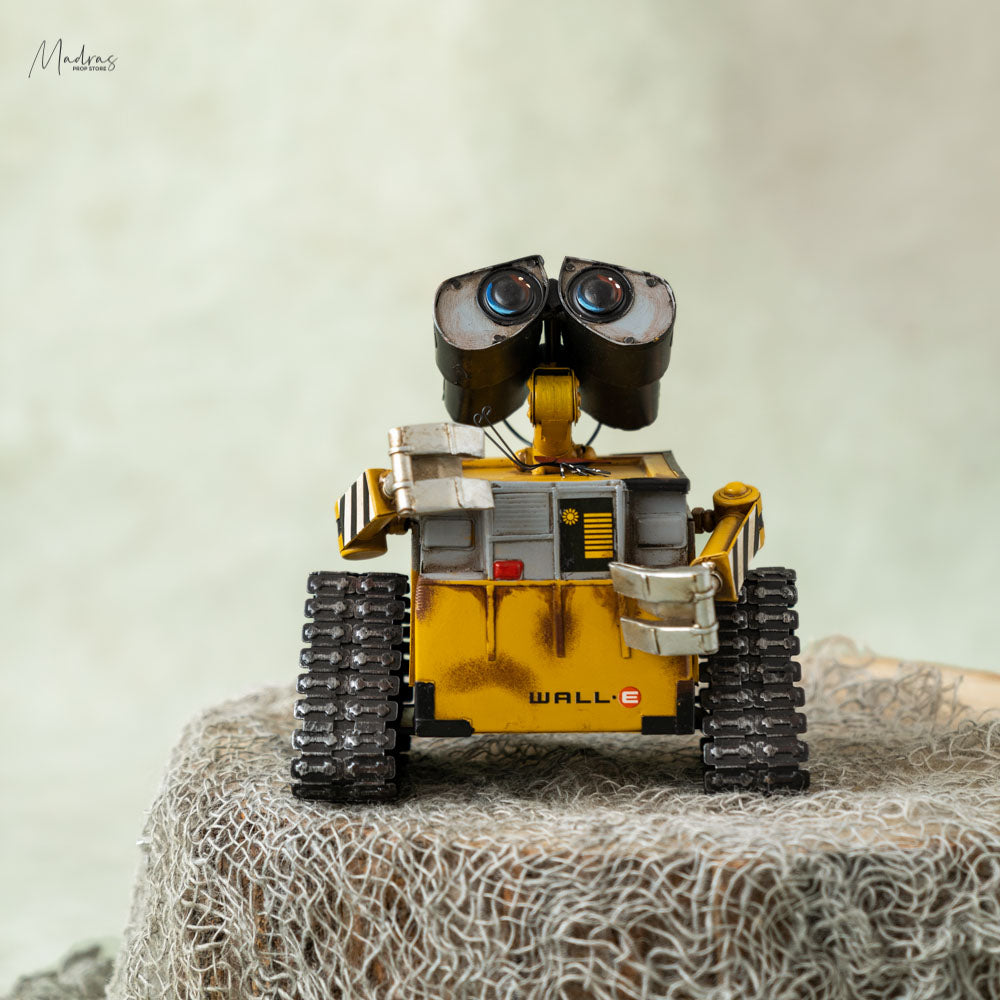 Wall E : Baby Props