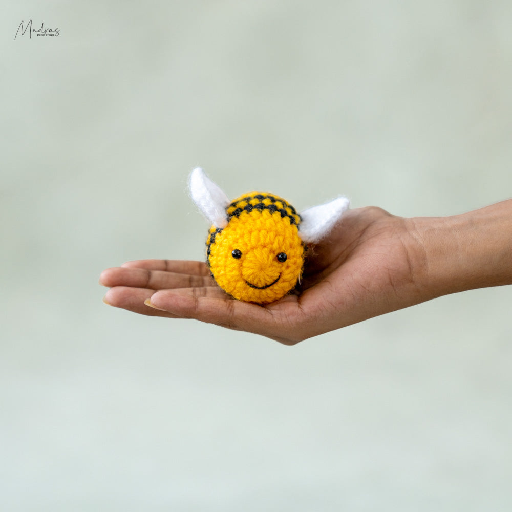 Crochet Baby Bee : Baby Props