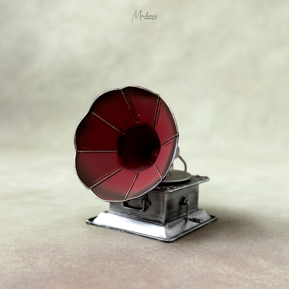 Vintage gramophone : Baby Props