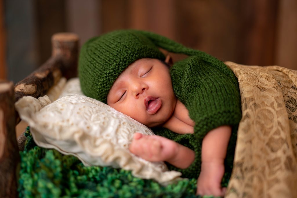 Natural Wooden Log Bed : Baby Props