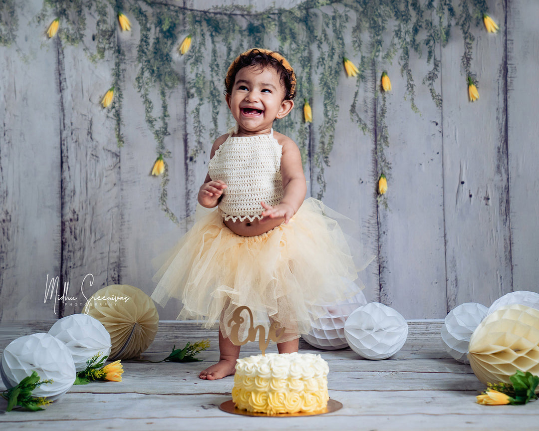 Vintage Cream Wood with Garland :  Baby Backdrops