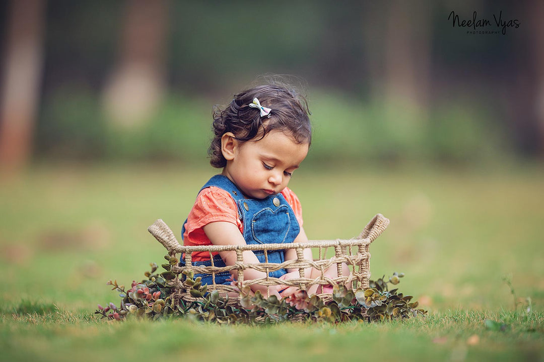 Weavers Basket : Baby Props