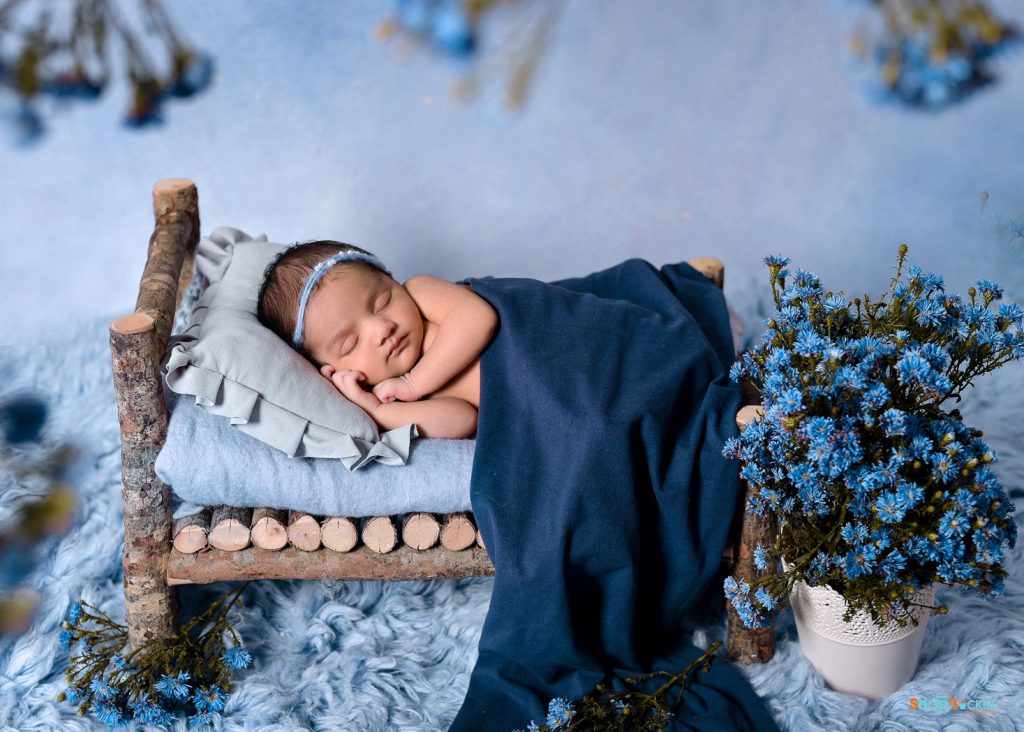 Natural Wooden Log Bed - Baby Props