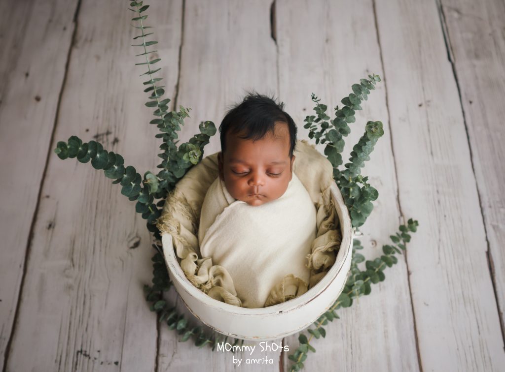 Vintage Wooden Bucket : Baby Props